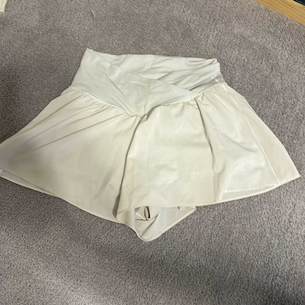 Size medium white aerie shorts